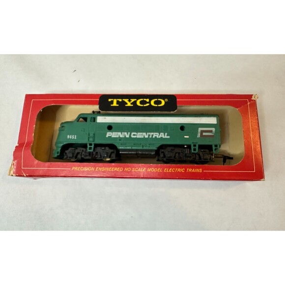 TYCO Diesel F9 "A" Unit - Powered , Penn Central HO Scale Engine - See Desc. - Picture 1 of 5